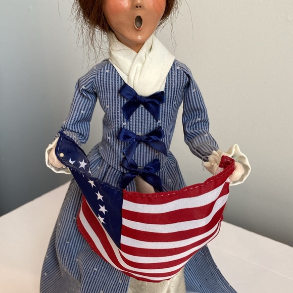 Byers' Choice Colonial Woman Holding American Flag - 2002 - Picture 3 of 10
